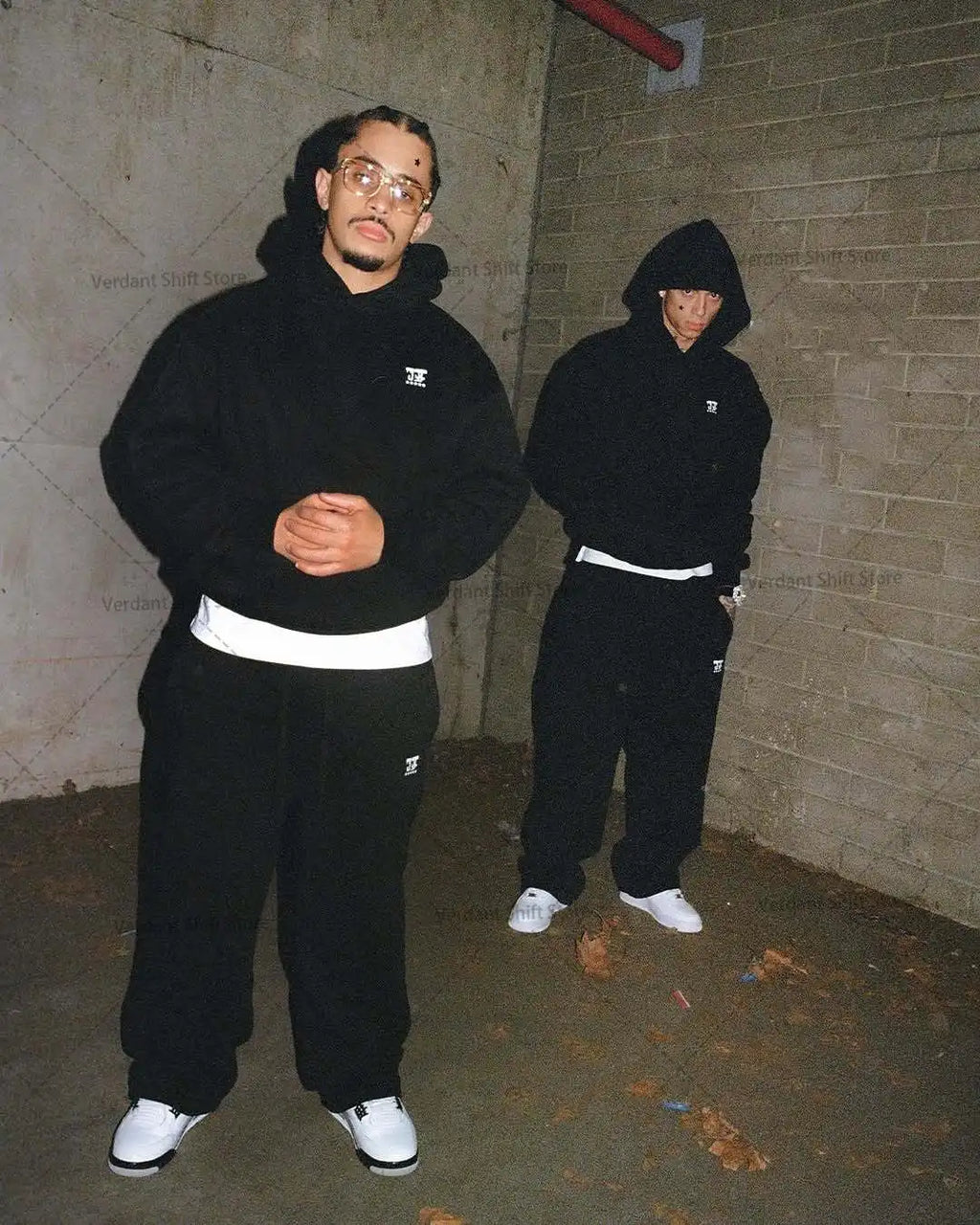 Black hoodie and wide-leg sweatpants set  Street-style