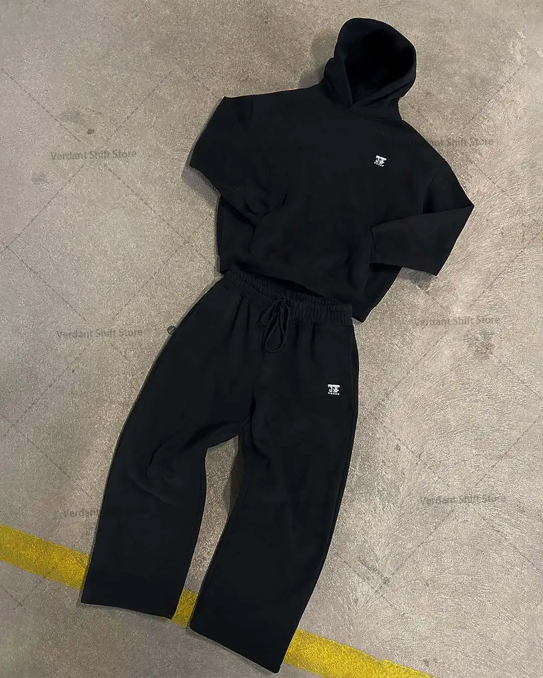 Black hoodie and wide-leg sweatpants set  Street-style